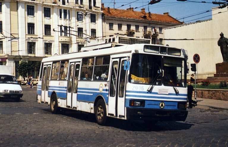 ЛАЗ-52522 3-дверный троллейбус