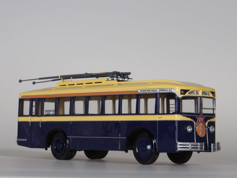 ЛК-1 «Лазарь Каганович» №2 2-дверный троллейбус, первый в СССР
