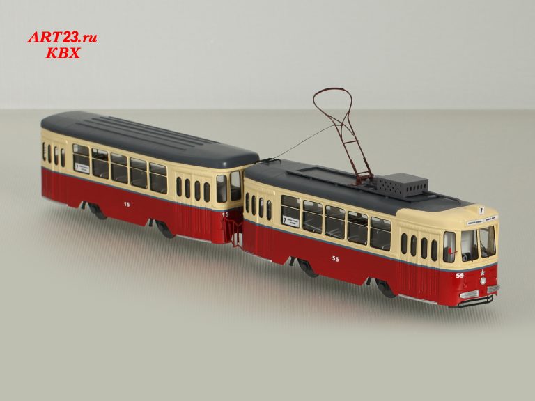 КТМ-2 и КТП-2 трамвайный поезд из двух 2-дверных односторонних вагонов-моторного и прицепного