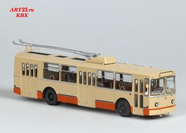 ЗиУ-9, ЗиУ-682Б 3-дверный троллейбус