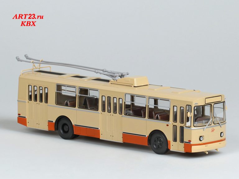 ЗиУ-9, ЗиУ-682Б 3-дверный троллейбус