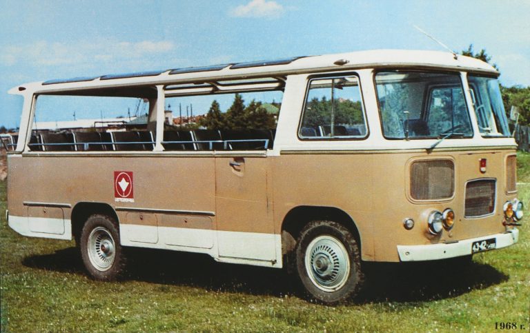 ПАЗ-672А опытный прогулочно-экскурсионный автобус