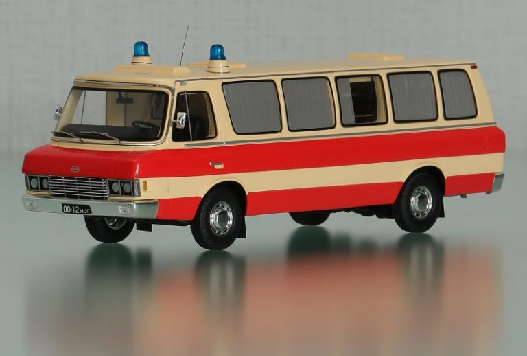 ЗиЛ-118КС «Юность» автобус медицинской помощи на агрегатах ЗиЛ-114