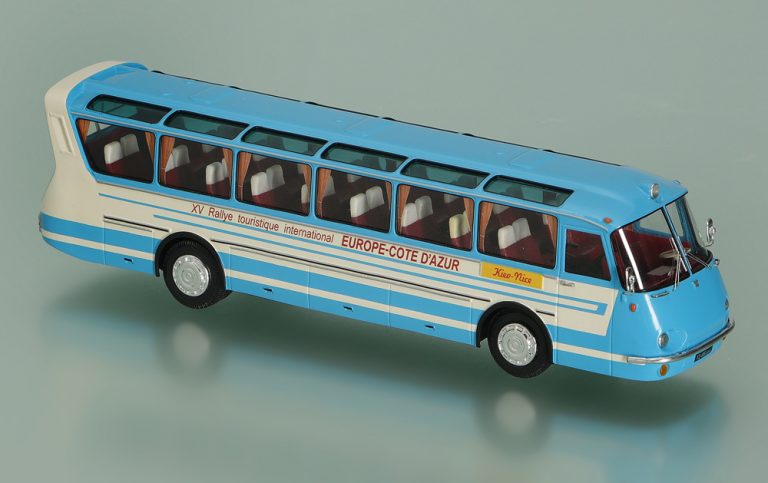 ЛАЗ «Украина-67» экспериментальный междугородный автобус на агрегатах ЛАЗ-699А