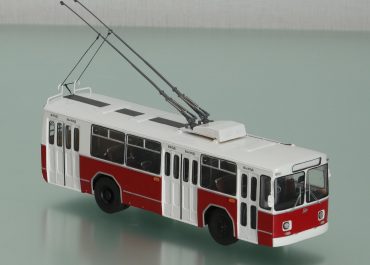 ЗиУ-11 и ЗиУ-681 опытный 3-дверный троллейбус