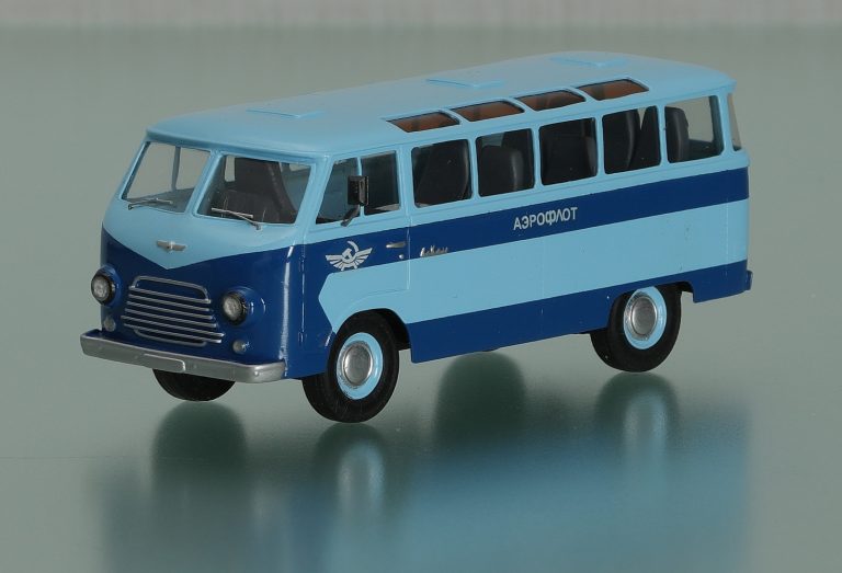 РАФ-977 «Аэрофлот» микроавтобус-маршрутное такси в аэропорт на агрегатах ГАЗ-21И «Волга»