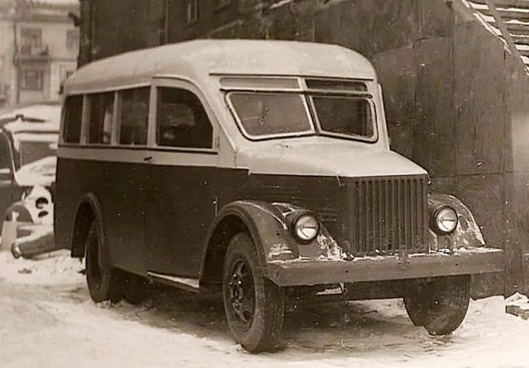 Автобусный кузов на шасси ГАЗ-51 служебный автобус