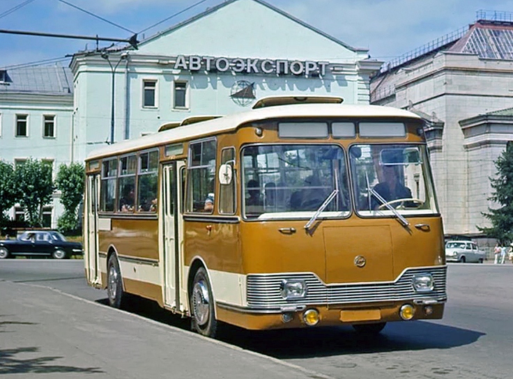 ЛиАЗ-677Э городской автобус