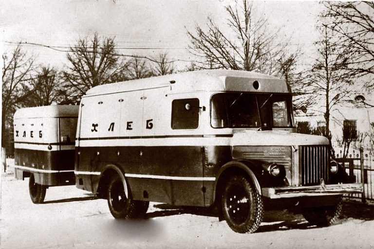 ПАЗ-657 автобус с прицепом для перевозки хлебопродуктов на базе ПАЗ-651