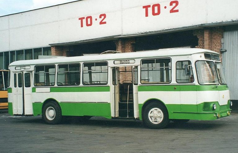 ЛиАЗ-677Б пригородный автобус