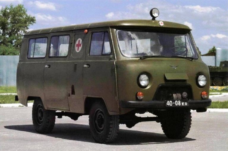 УАЗ-452А автомобиль медицинской помощи повышенной проходимости на базе УАЗ-452
