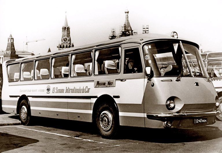 ЛАЗ «Украина-67» экспериментальный междугородный автобус на агрегатах ЛАЗ-699А