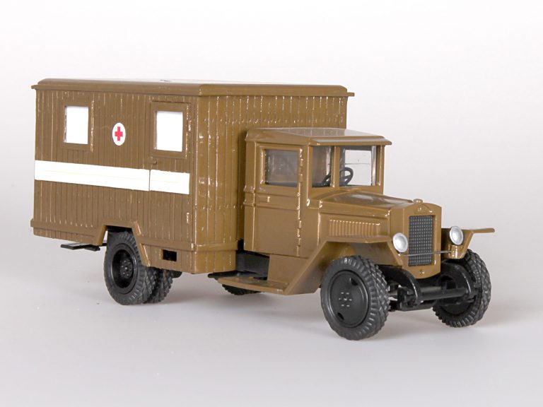 ЗиС-44 армейский фургон медицинской помощи для перевозки раненых и больных на шасси ЗиС-5В