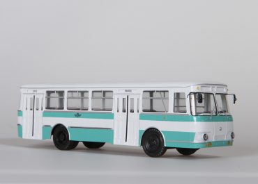 ЛиАЗ-677Б пригородный автобус