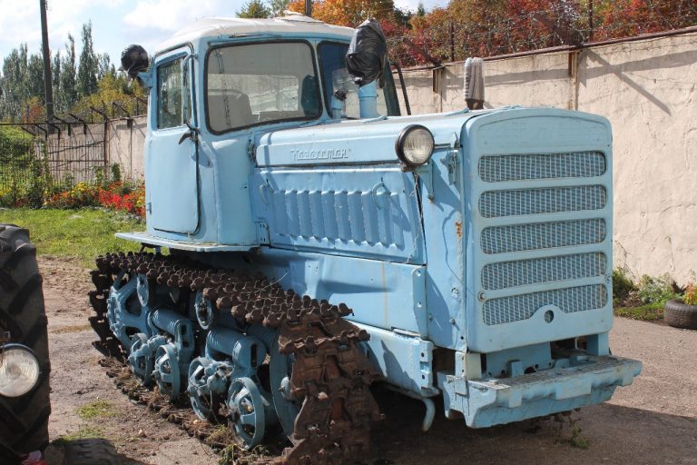 ДТ-75М «Казахстан» гусеничный сельскохозяйственный трактор