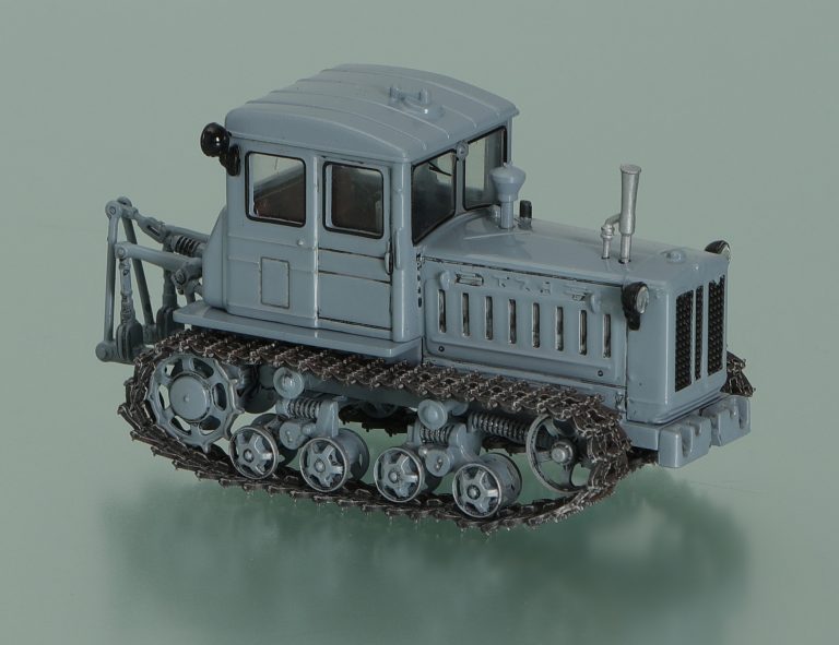 Т-74 сельскохозяйственный гусеничный трактор