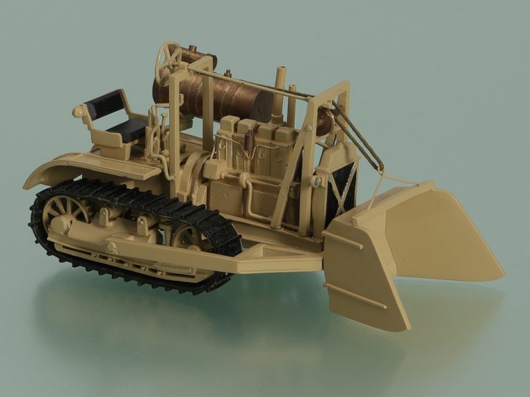 Плуг-совок на гусеничном тракторе Сталинец-60, С-60