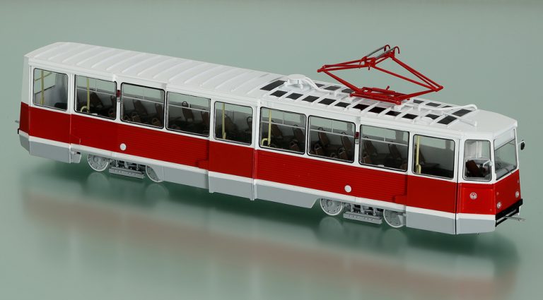 КТМ-5М3, модель 71-605,  3-дверный трамвай