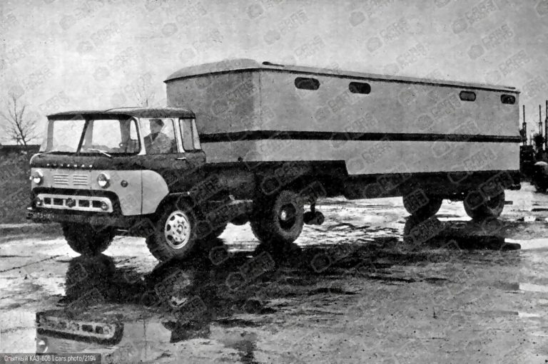 ОдАЗ-784 полуприцеп-фургон