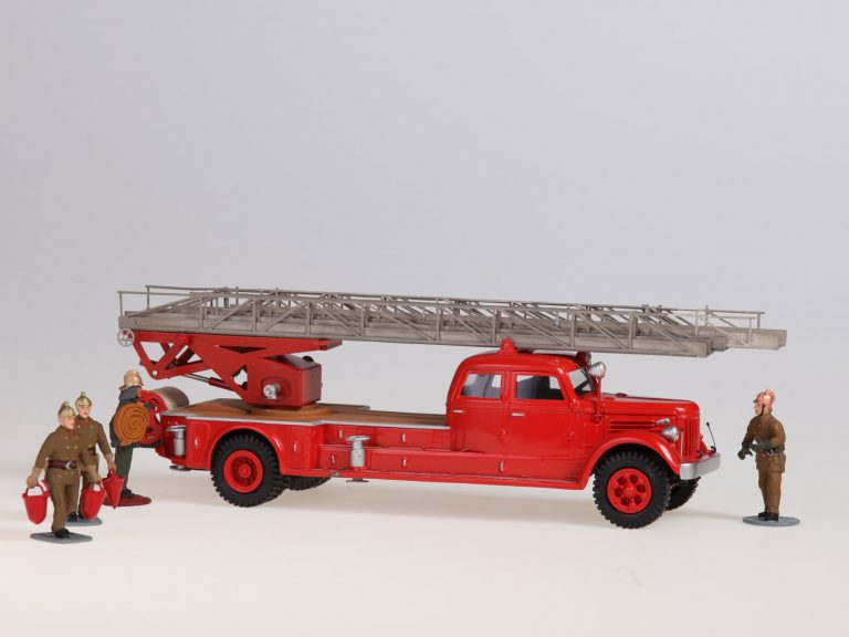 АЛМ-32 (200) ЛА пожарная автолестница