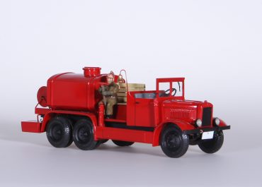 Пожарная автоцистерна на шасси ЯГ-10
