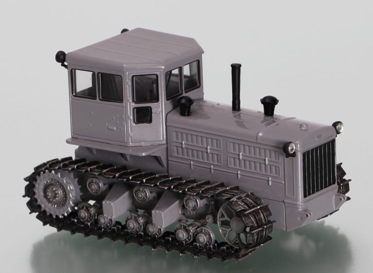 Т-140 гусеничный промышленный трактор