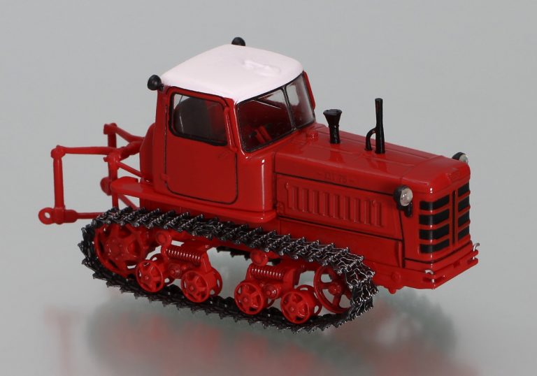 ДТ-75 гусеничный сельскохозяйственный трактор