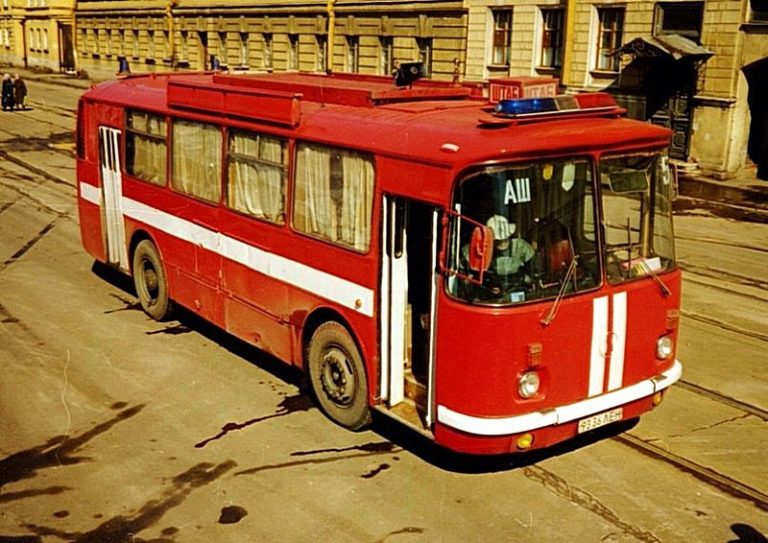 АС-5 пожарный автомобиль связи и штаба пожаротушения на базе автобуса ЛАЗ-695Н «Львов»