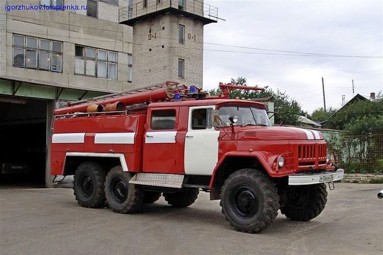 АЦ-40 (131)-153А пожарная автоцистерна на шасси ЗиЛ-131Н