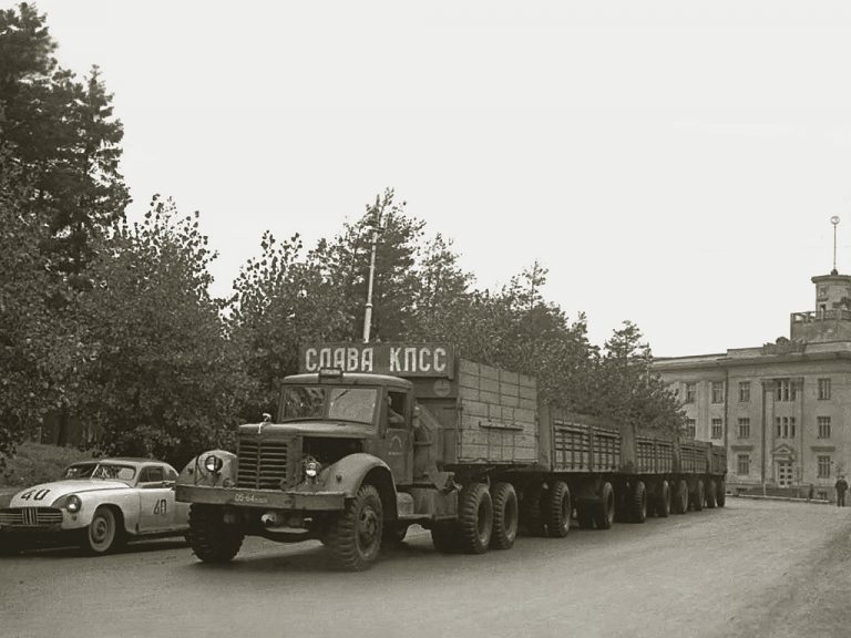 ЯАЗ-210 многоцелевой бортовой грузовик