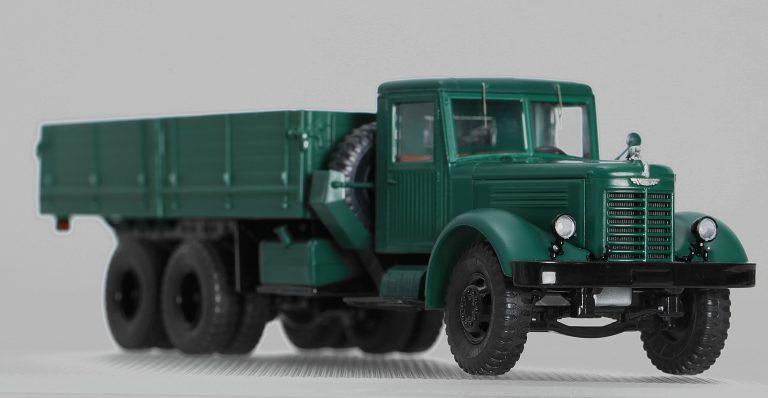 ЯАЗ-210 многоцелевой бортовой грузовик