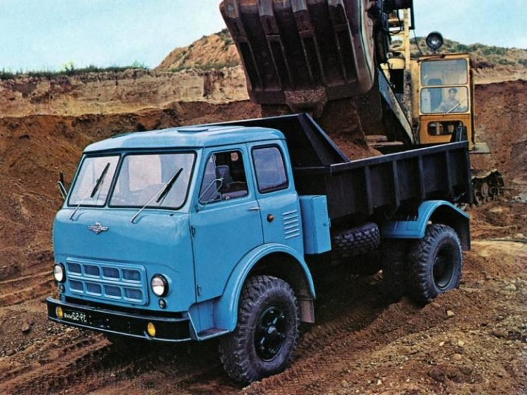 МАЗ-503А самосвал задней выгрузки для перевозки сыпучих материалов