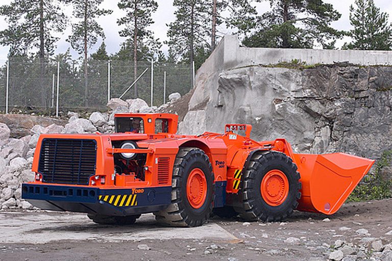 Sandvik LH621 frontal underground wheel loading