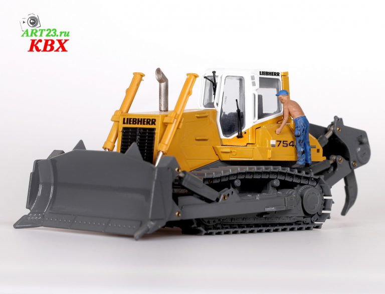 Liebherr PR 754 Litronic crawler hydraulic bulldozer with SU-Blade