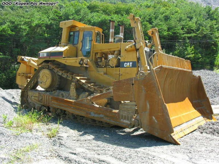 Caterpillar D11N mining crawler hydraulic bulldozer with U-blade