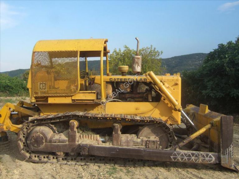 Caterpillar D6C crawler hydraulic bulldozer