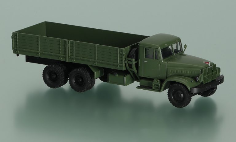 КрАЗ-257 бортовой грузовик для перевозки тяжёлых длинномерных грузов