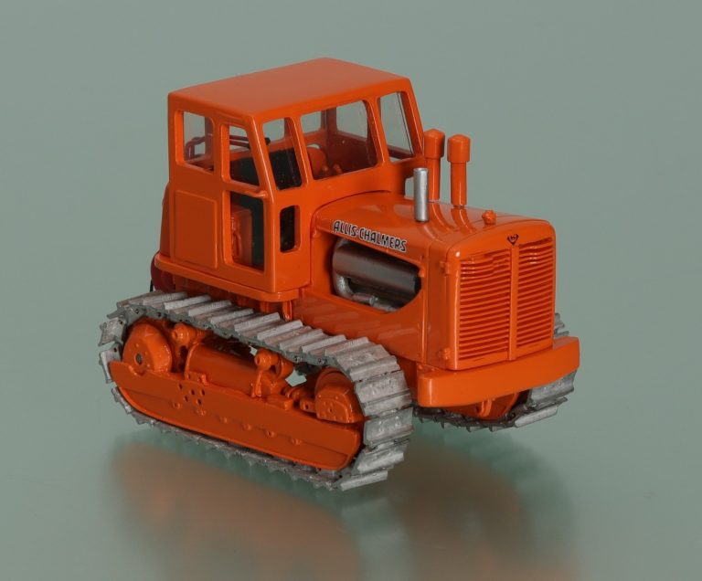 Allis-Chalmers HD20 crawler tractor scraper pusher