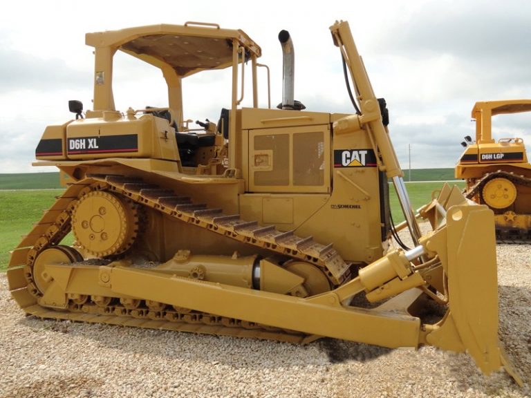 Caterpillar D6H Series I crawler hydraulic bulldozer