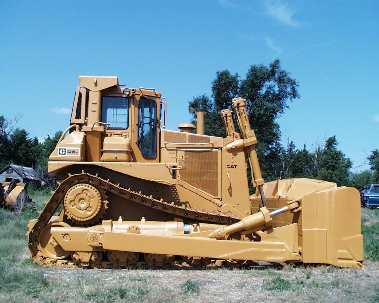 Caterpillar D8L crawler hydraulic bulldozer