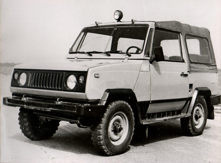 УАЗ-3171 опытный многоцелевой внедорожник с брезентовым верхом