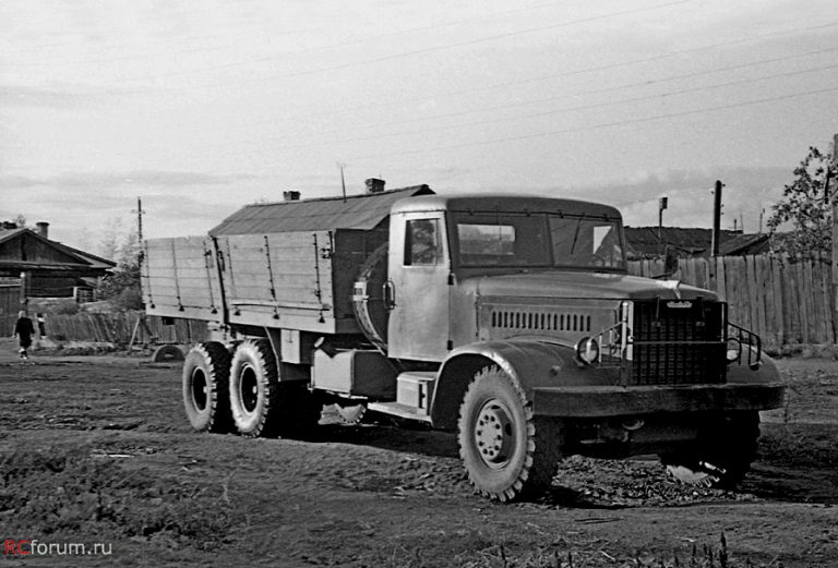 КрАЗ-257 бортовой грузовик для перевозки тяжёлых длинномерных грузов