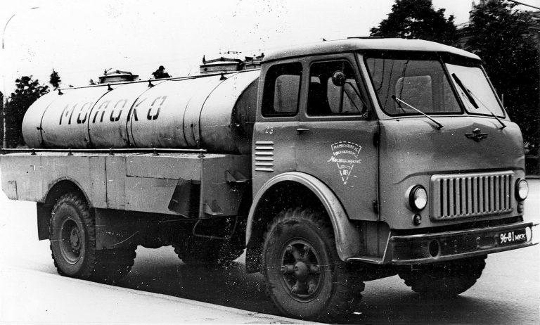 АЦПТ-5.6 «Молоко» автомобиль-цистерна для перевозки молока на шасси МАЗ-500Ш