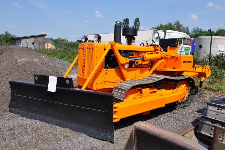 Hanomag K60 crawler hydraulic bulldozer Planierraupe