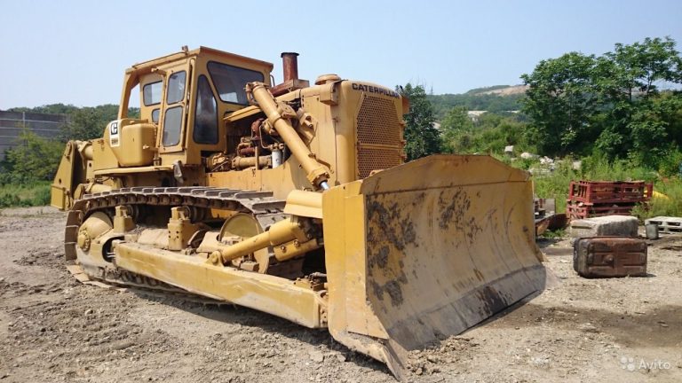 Caterpillar D9H crawler hydraulic bulldozer