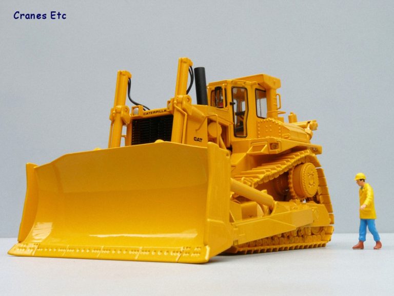 Caterpillar D10 mining crawler hydraulic bulldozer with U-blade