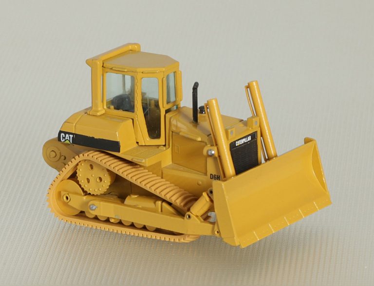 Caterpillar D6H Series II crawler hydraulic bulldozer