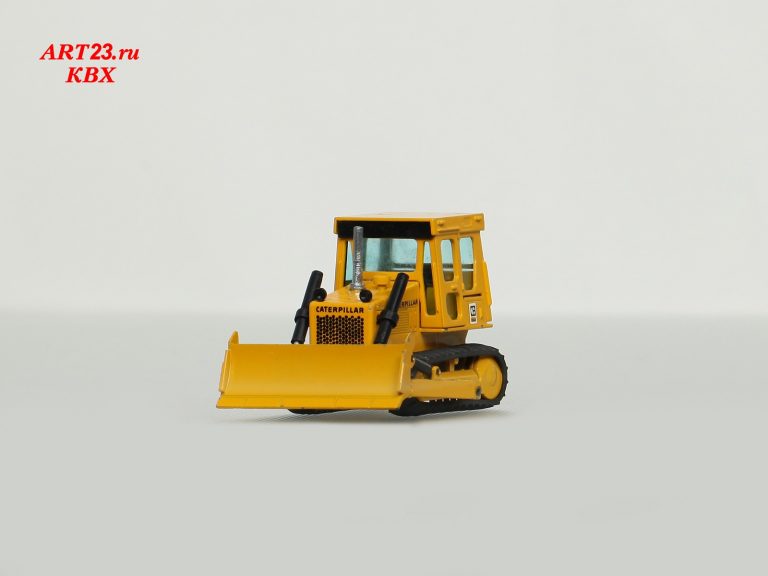 Caterpillar D4E crawler hydraulic bulldozer