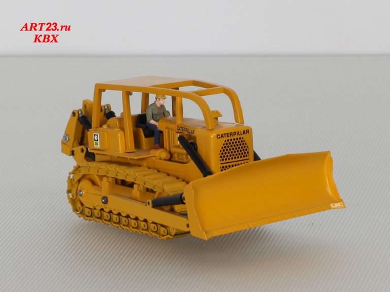 Caterpillar D9G crawler hydraulic bulldozer