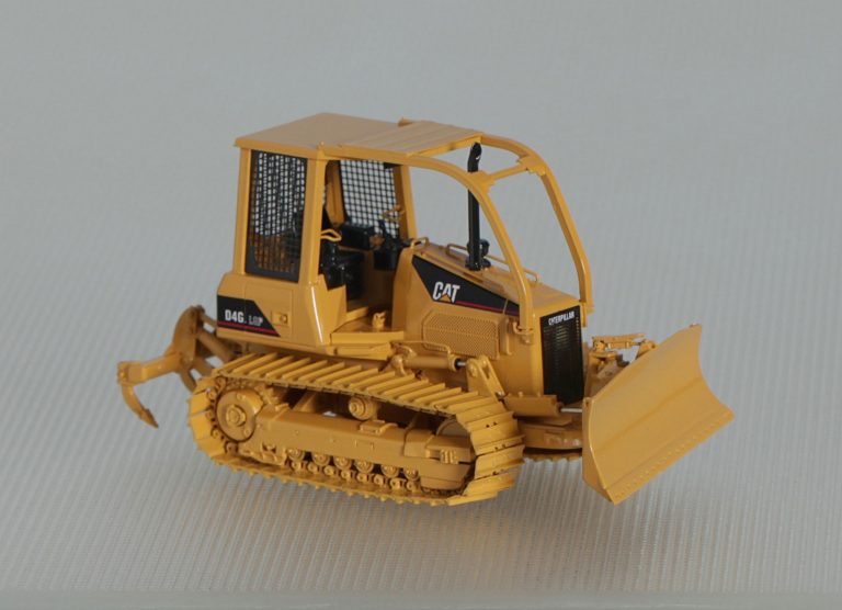 Caterpillar D4G LGP crawler hydraulic bulldozer